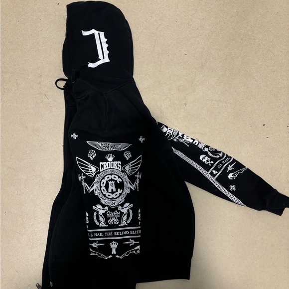 Crooks & Castles Hoodie size medium - Picture 2 of 3